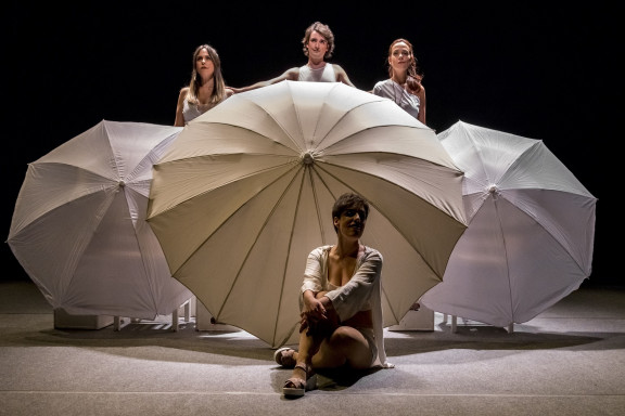 Segaremos ortigas con los tacones