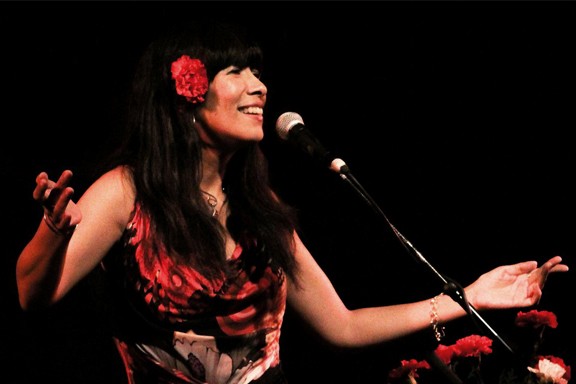 Miryam Quiñones canta a SILVIO