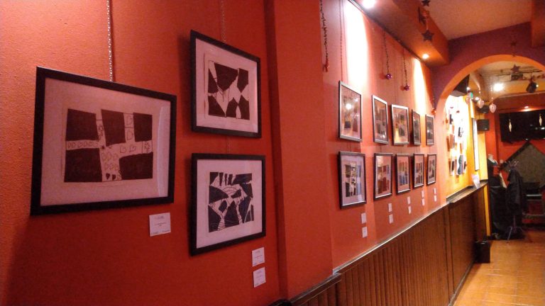 Fragmentos y conexiones: La creación abstracta y colectiva en blanco y negro